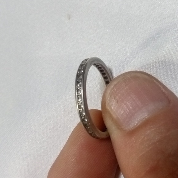 Vintage platinum channel set diamond eternity ring. Sz 7 - Picture 3 of 5